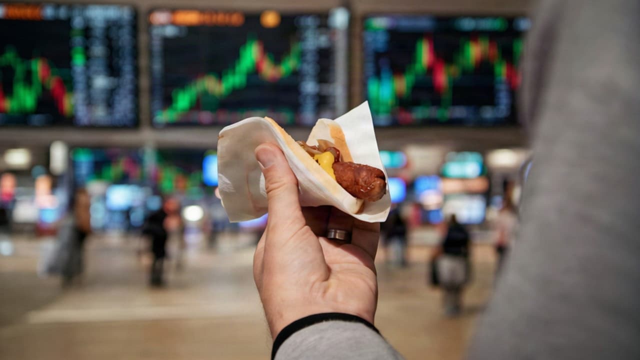 ASX Rallies as Weak US Jobs Data Cools Rate Hike Fears — While Half of Australia Skips Work for Bunnings