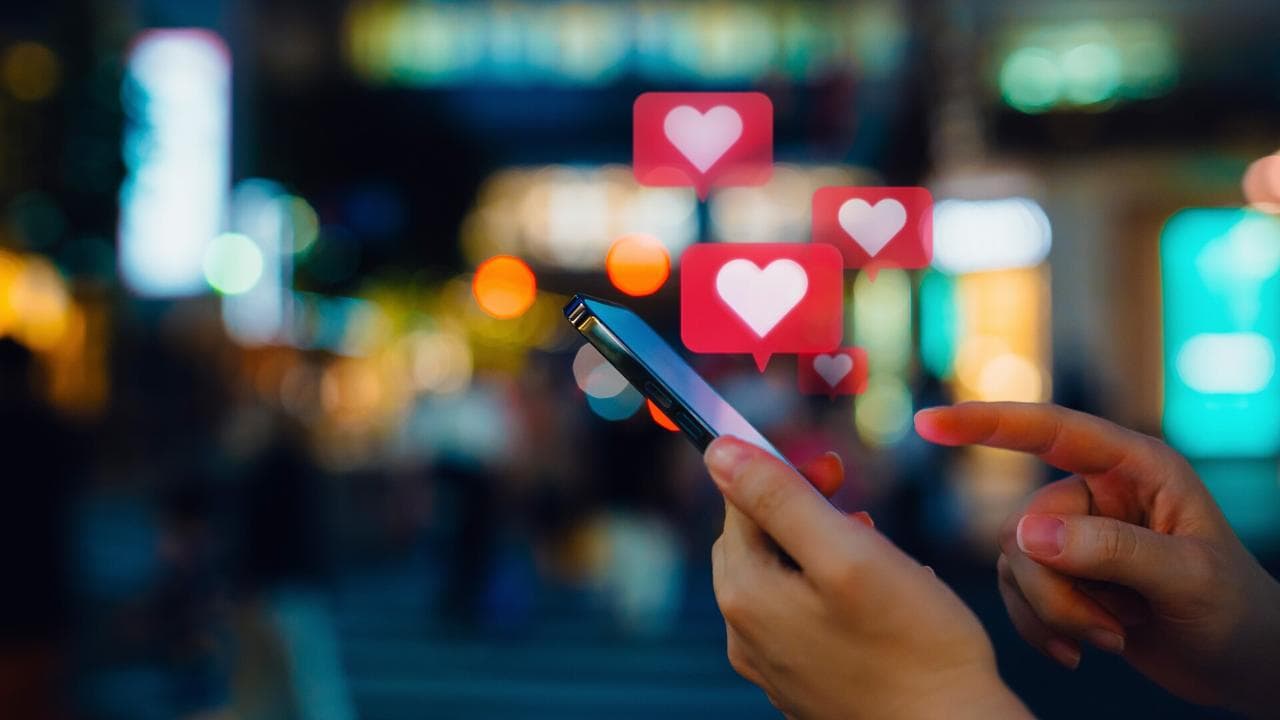 Unconventional Job Hunt: How Dating Apps Are Landing Australians Interviews and Offers