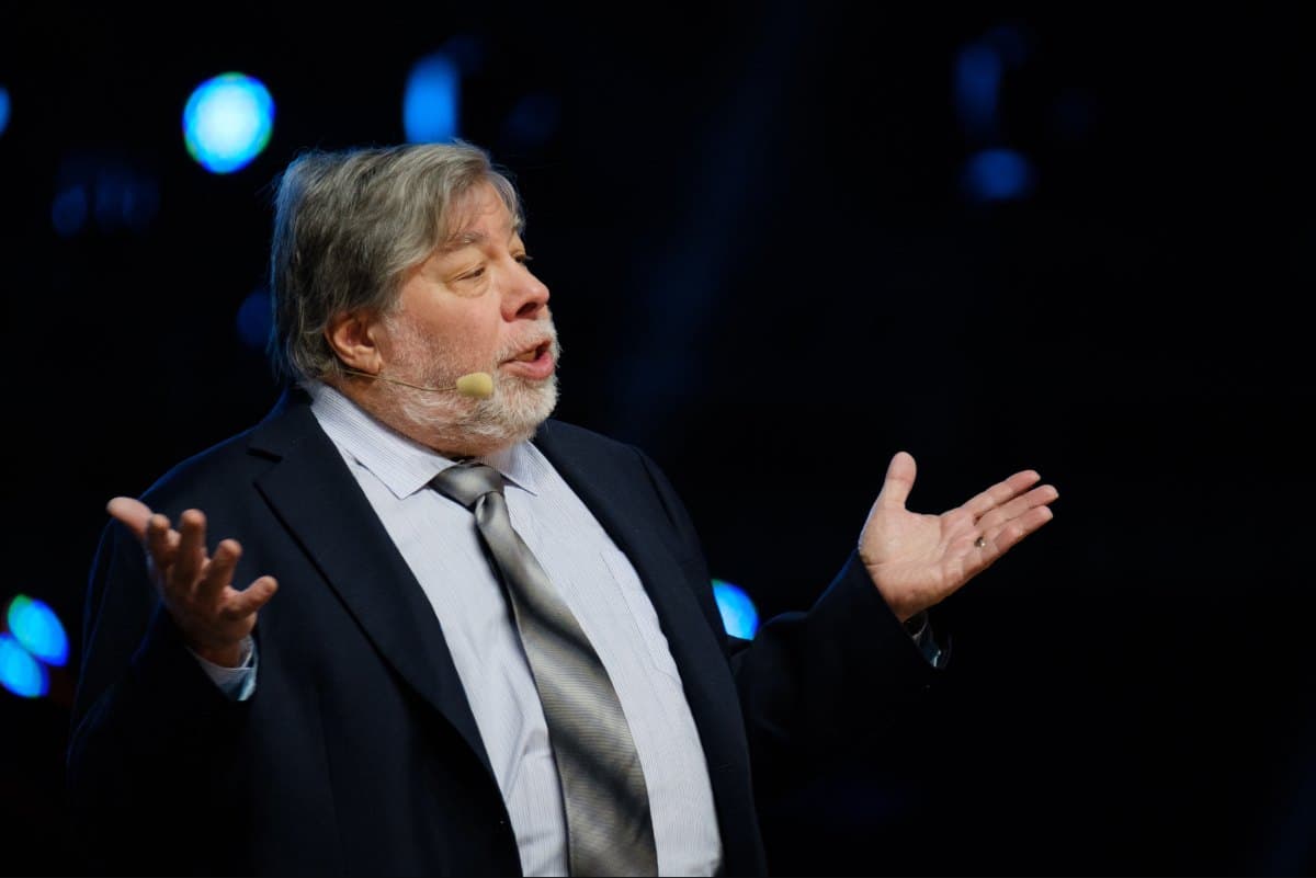Steve Wozniak's Unconventional Money Habit: How Apple's Co-Founder Pays with Homemade $2 Bills